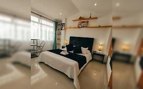 HABITACIÓN AMPLIA y CÓMODA CON BAÑO PRIVADO